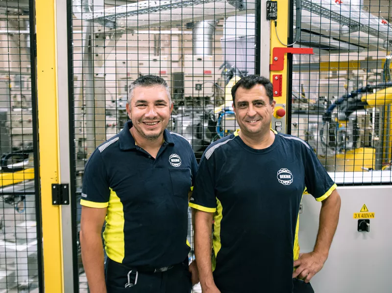 Technician Jamel and Dieter explaining why Bekina is a good company to work at as a technician
